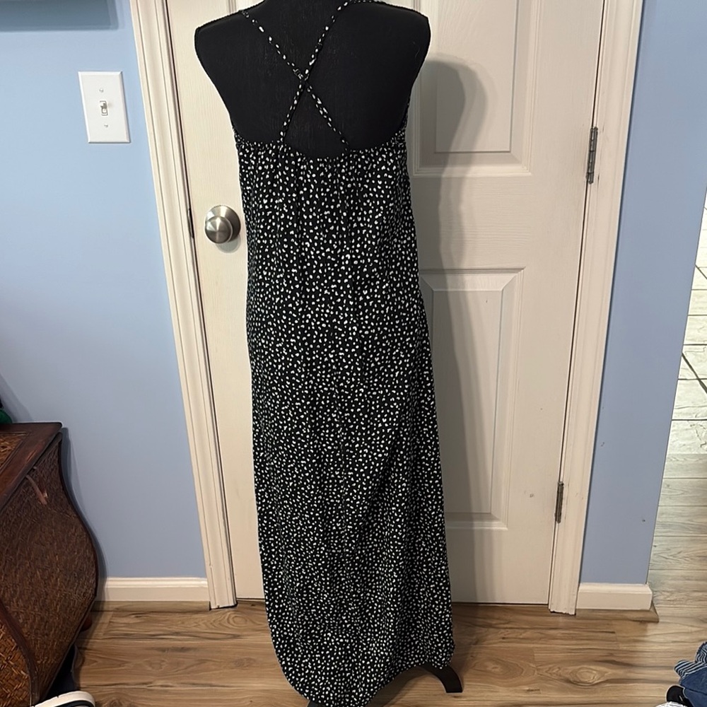 Old Navy Black and White Print Maxi Dress - Picture 4 of 5